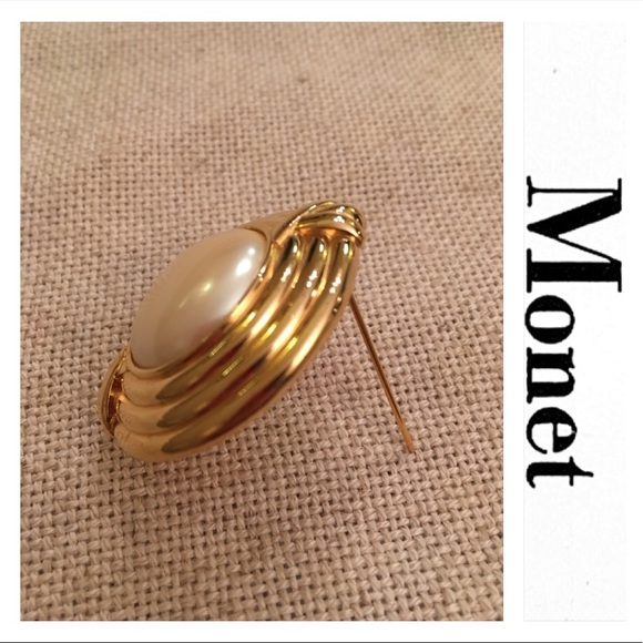 VTG MONET Goldtone Framed Pin Faux Pearl Center - Picture 13 of 15